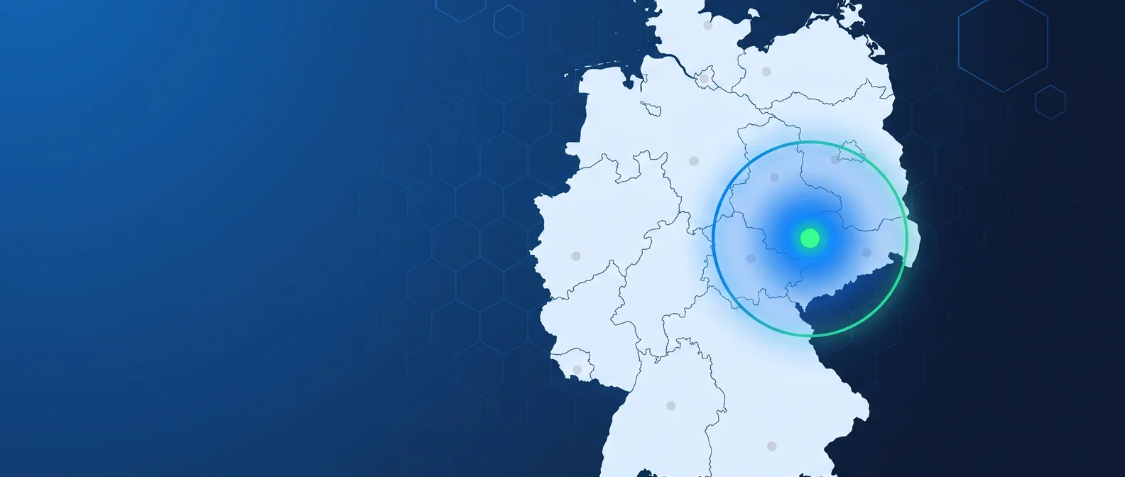 Regionale Reichweite einer Stellenanzeige bei Kleinanzeigen — ein leuchtender PLZ-Umkreis um eine Stadt auf einer Deutschlandkarte, übrige Regionen ruhig.
